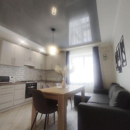 Апартаменти В Новобудові В Жк Фамілія Lviv Eksteriør bilde
