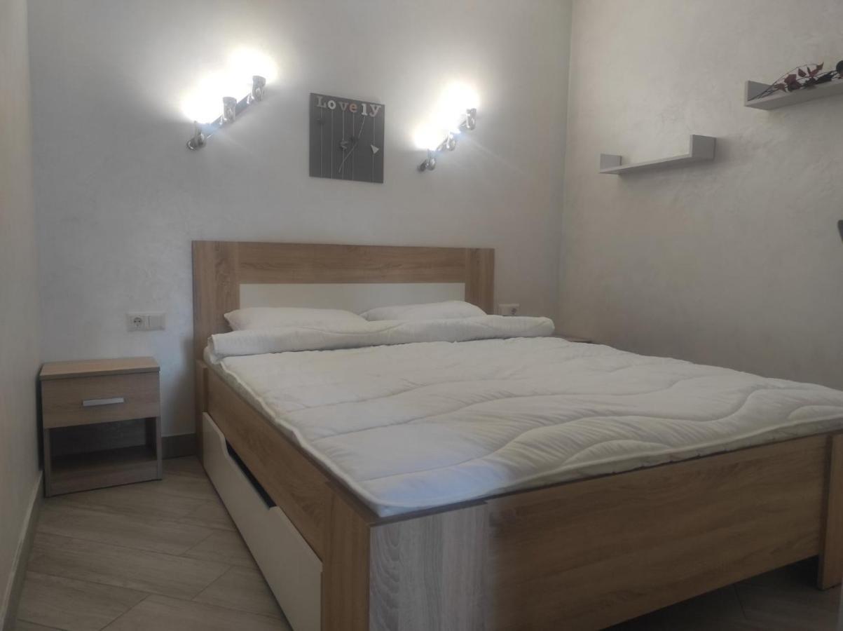 Апартаменти В Новобудові В Жк Фамілія Lviv Eksteriør bilde